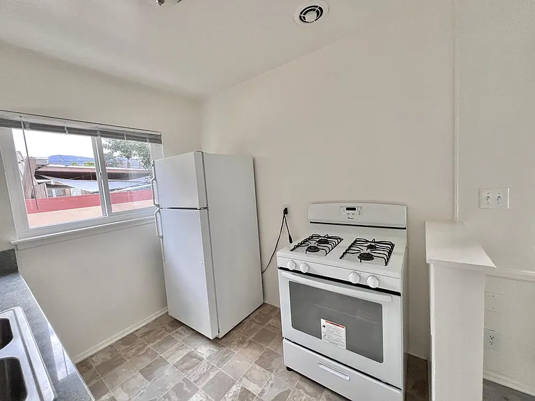 234 W Elm Ave #D — Photo 9