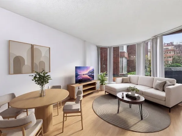 950 Drake St #116, Vancouver, BC V6Z 2B9