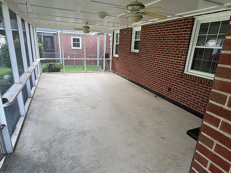208 Hargrave Ave — Photo 15