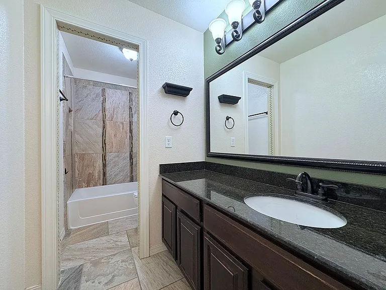 2068 Robert Minnie Pl — Photo 35