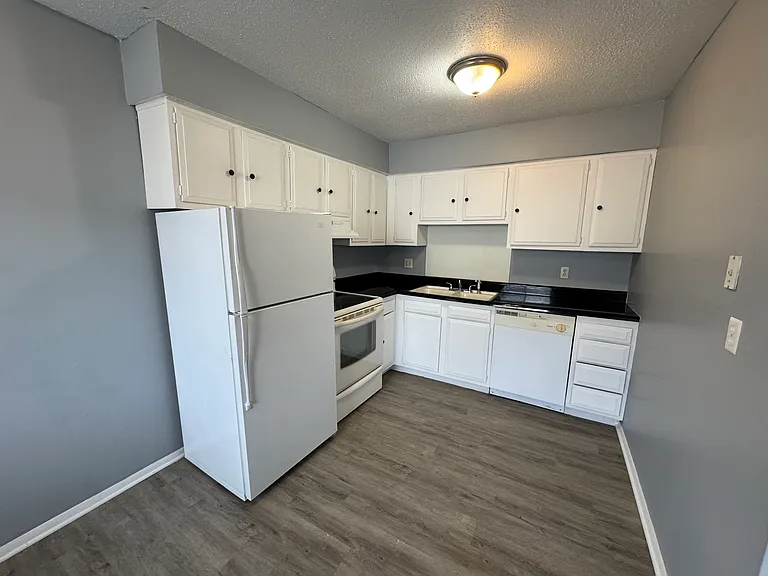 2832 E County Line Rd — Photo 13