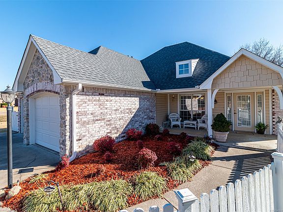 2nd image of 3203 Cypress Point Cir