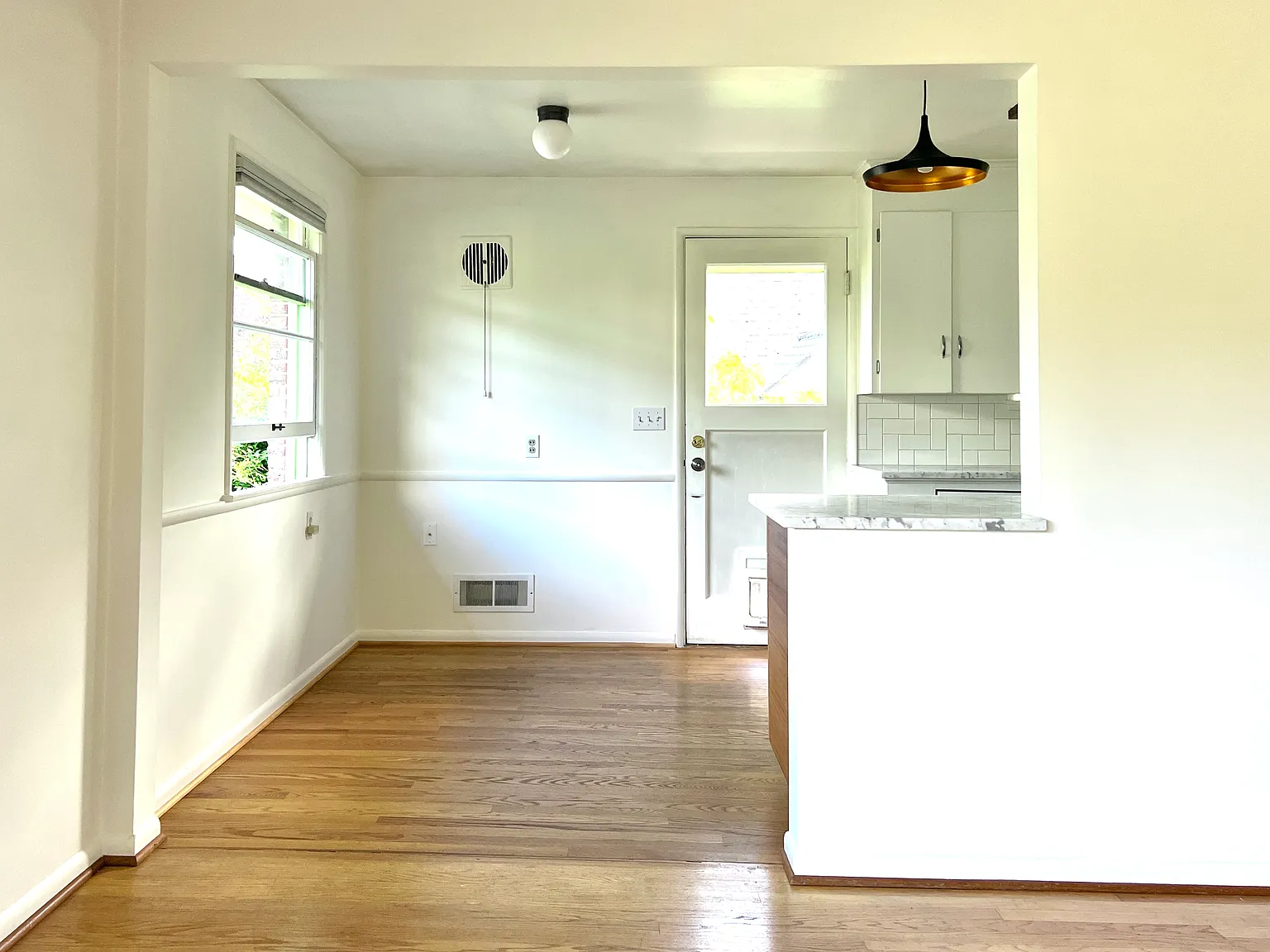 2 bed, 1140 sqft, $3,300 — Photo 2