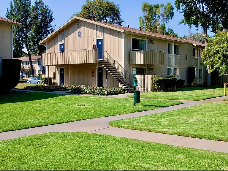 Almaden Terrace — Photo 26