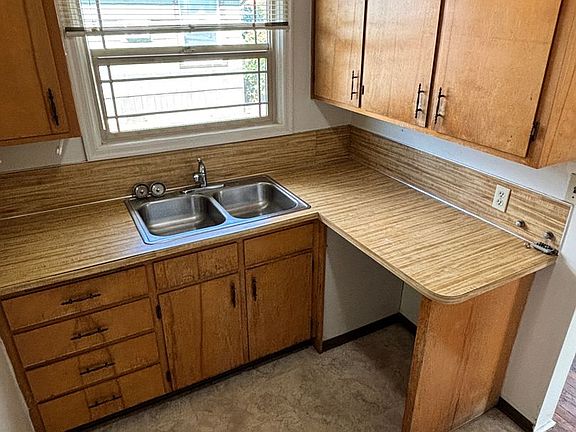 5th image of 1850-1852 Pearl St #1850