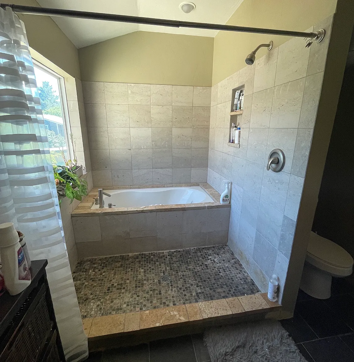 3 bed, 2200 sqft, $3,800 — Photo 4