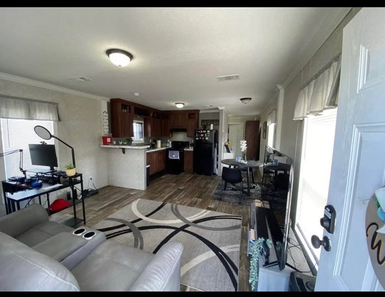 1 bed, 950 sqft, $1,700 — Photo 3