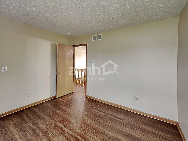 452 Crestmoore Dr — Photo 20