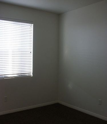 3rd image of 2552 E Desert Cliff Dr