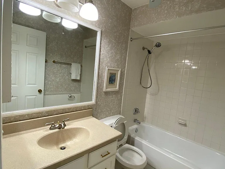 835 S Dwyer Ave #A — Photo 9