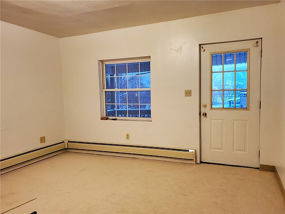 4th image of 307 1/2 E Jefferson St #E