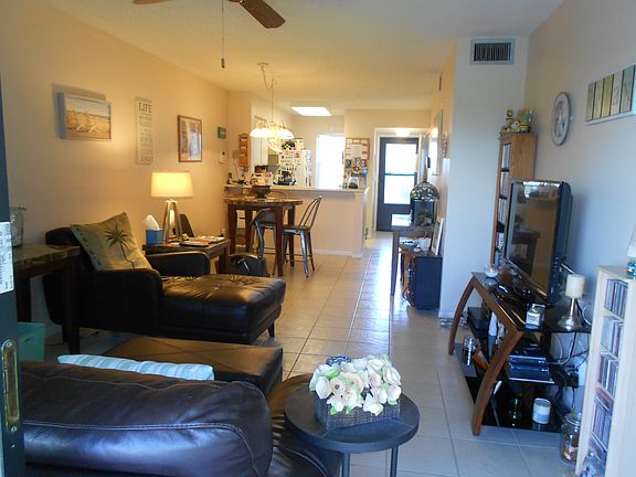 3rd image of 2226 N Cypress Bend Dr APT 401