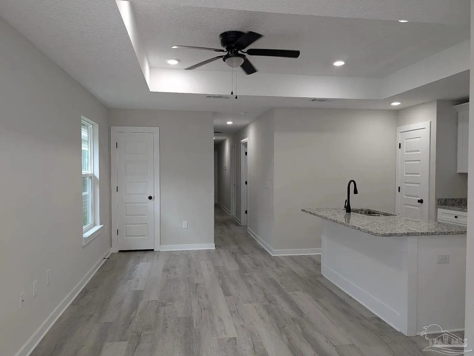 3 bed, 1020 sqft, $1,700 — Photo 3