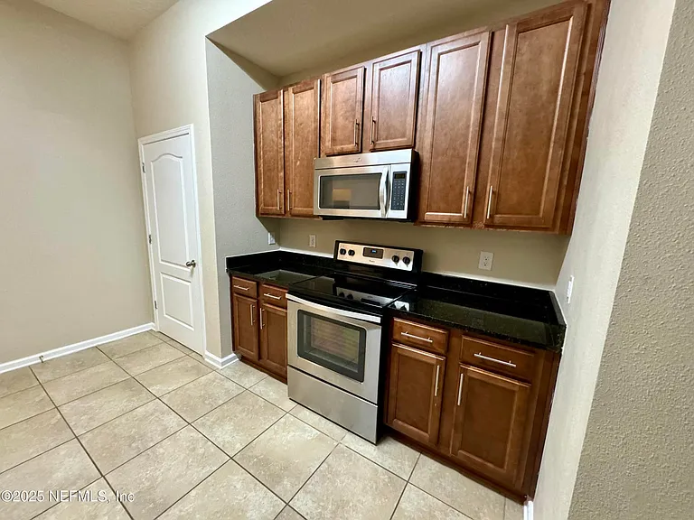100 Brannan Pl #104 — Photo 7