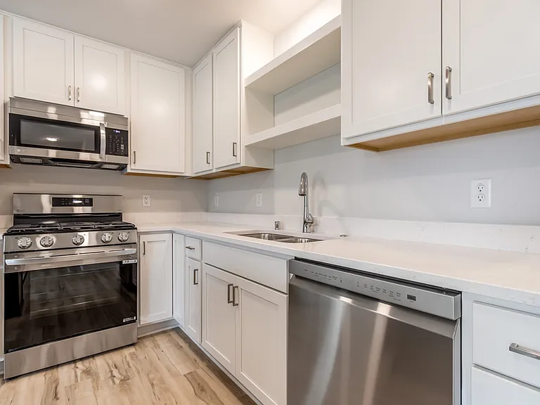 W219N16241 Primrose Ct #1 — Photo 12