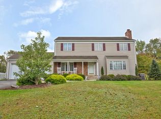 12 Horseshoe Rd, Whitehouse Station, NJ 08889