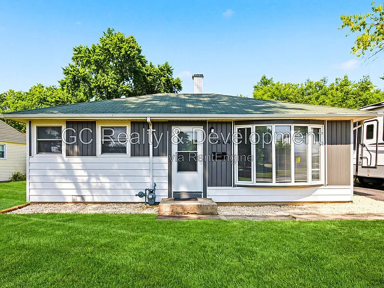 2804 School Dr — Photo 1