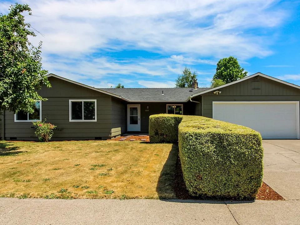 1488 Warbler Dr SE