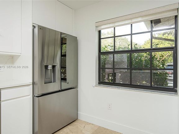 3rd image of 576 Westree Ln