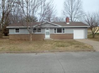423 W Pearl St, Aurora, MO 65605