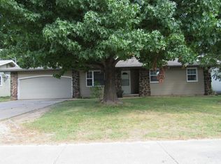 1318 S Plaza Ave, Springfield, MO 65804