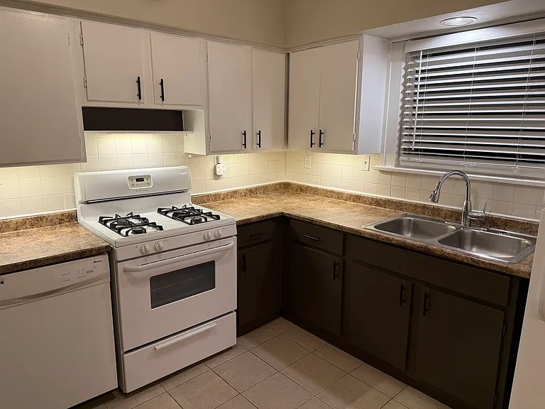 1124 Summit Ave — Photo 18