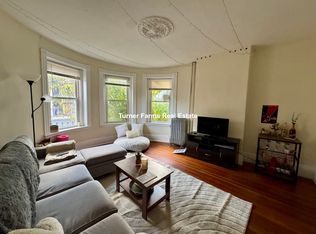 96 Calumet St #1F, Roxbury Crossing, MA 02120