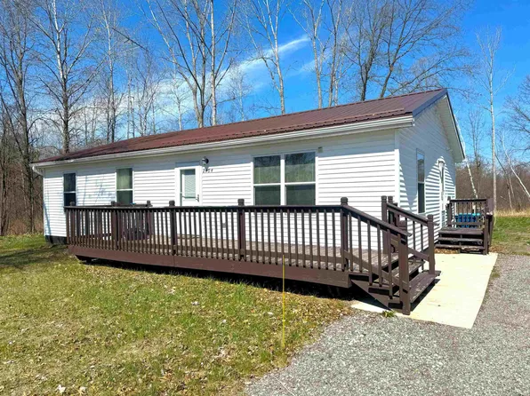 2404 W Shiloh Dr, Sanford, MI 48657