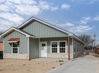 404 E Garza St, Del Rio, TX 78840