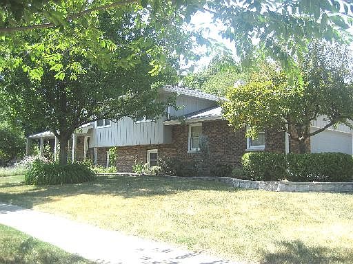 1st image of 900 Windsor Dr