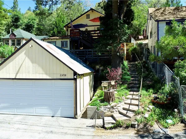 23728 Manzanita Dr, Crestline, CA 92325