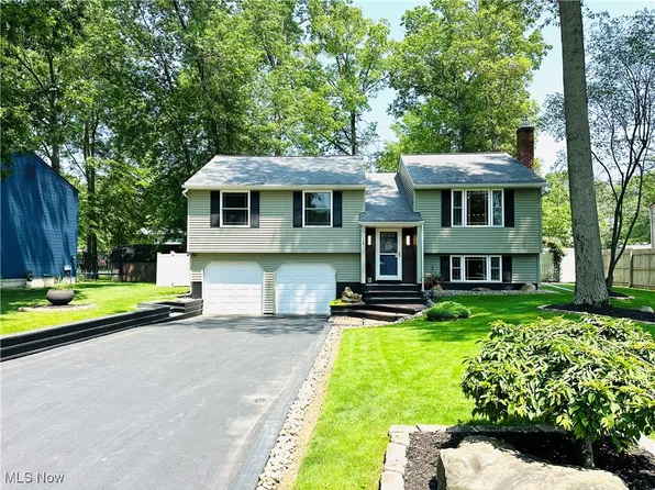 132 Dennis Dr, Cortland, OH 44410
