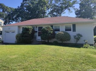 119 Michael Rd, Oakdale, NY 11769