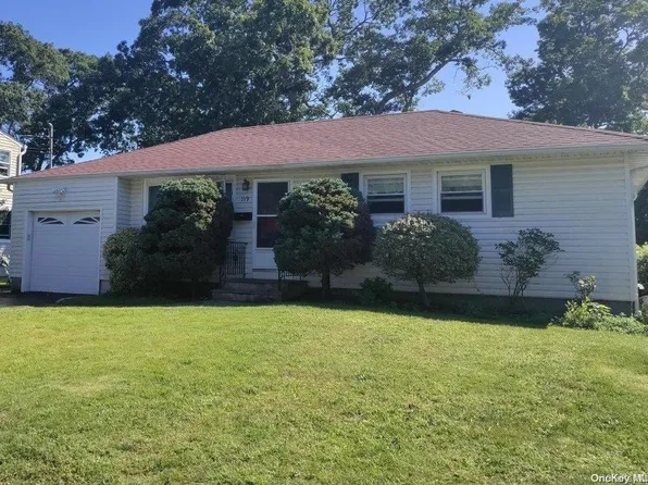119 Michael Road, Oakdale, NY 11769