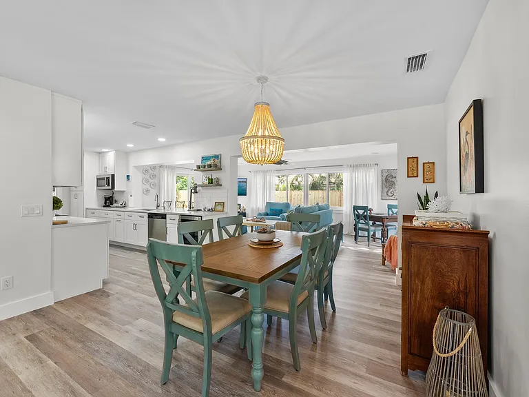 517 Gulf Rd — Photo 16