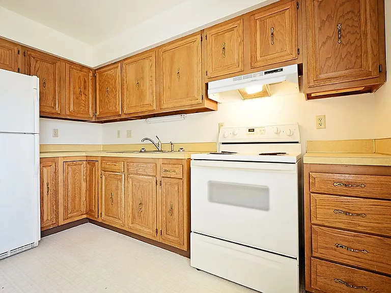Condo Style 2 bedroom Apartment in SE Minot — Photo 13