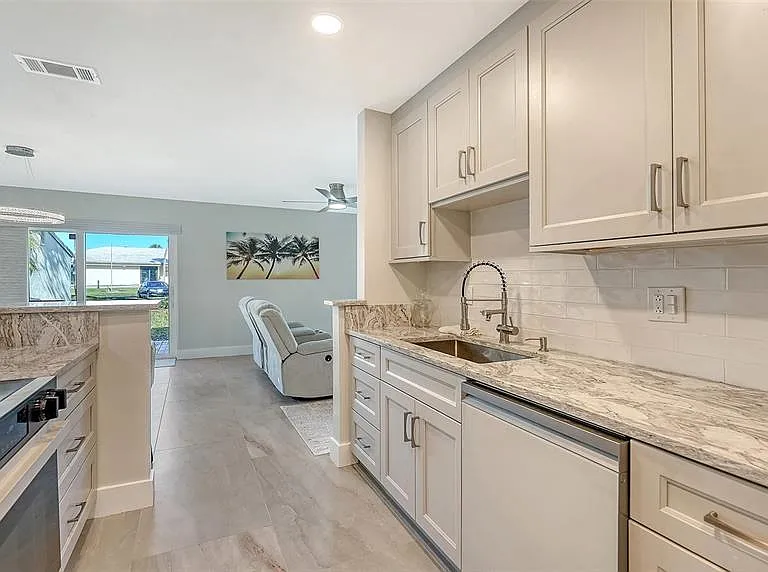 131 Whispering Sands Cir #V-33 — Photo 20