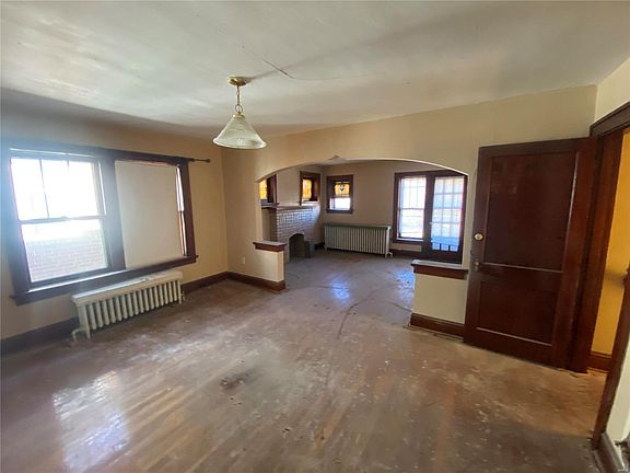 4th image of 5046 Miami St