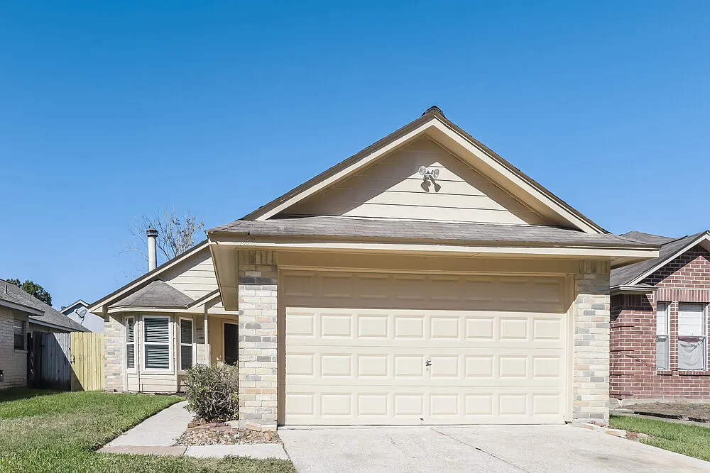 3 bed, 2.0 bath, 1270 sqft, $1,795 — Photo 1