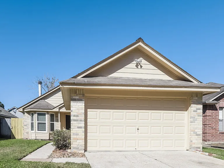 10318 Bushy Creek Dr — Photo 1