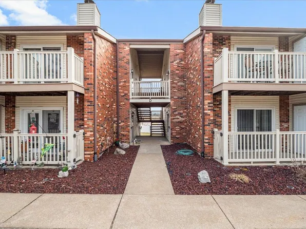 9 Meadow Rdg E, Columbia, IL 62236