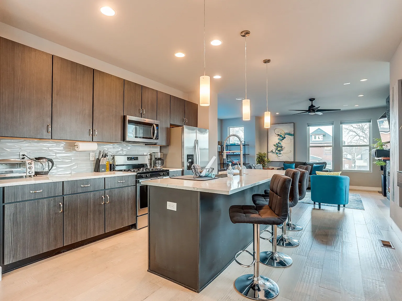 3 bed, 3.5 bath, 1870 sqft, $3,750 — Photo 3