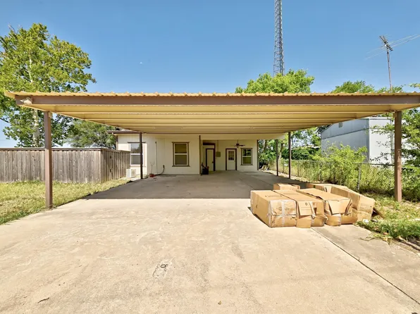 206 Burnet Hills Dr, Burnet, TX 78611