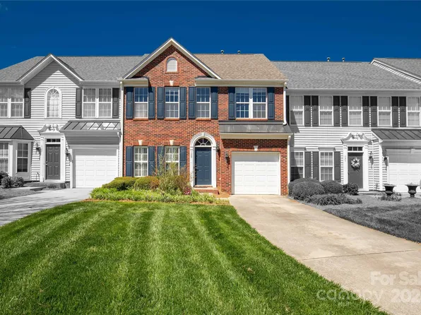 129 Autumn Falls Dr, Lake Wylie, SC 29710