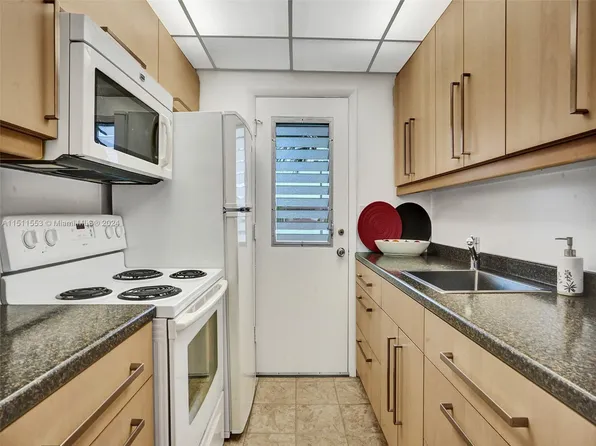 16750 NE 14th Ave APT 210, Miami, FL 33162
