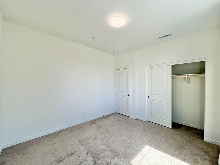 137 Frame — Photo 15