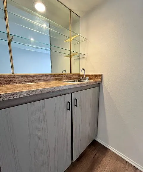 906 N Doheny Dr #512 — Photo 17