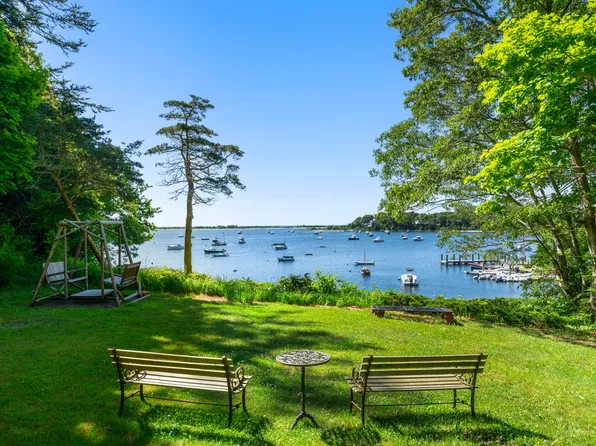 882 Main Street, Cotuit, MA 02635