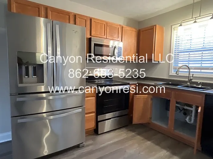3 bed, 2.0 bath, 1650 sqft, $1,860 — Photo 4