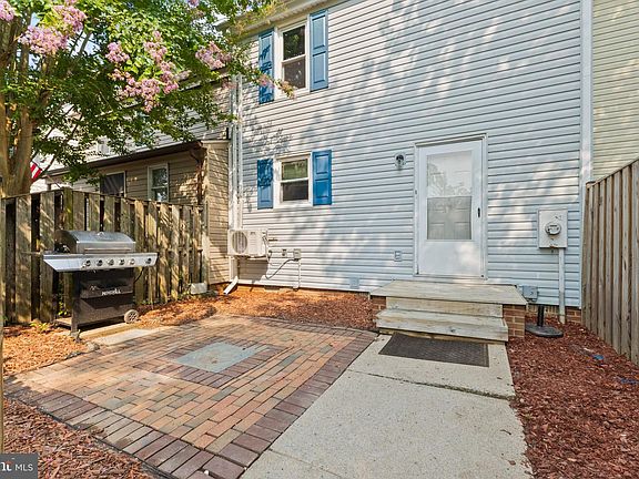 4th image of 8474 Emerald Ln